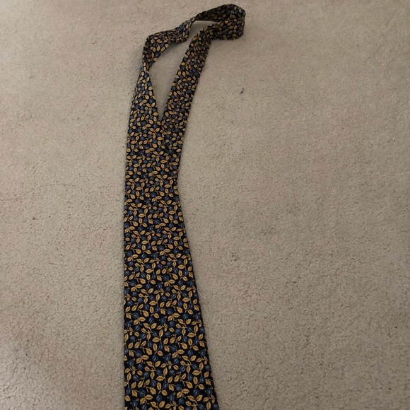 Chateau Vella Tie - Picture 2 of 4